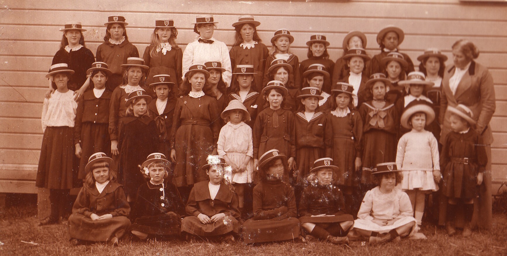 Girls Group - 1913 