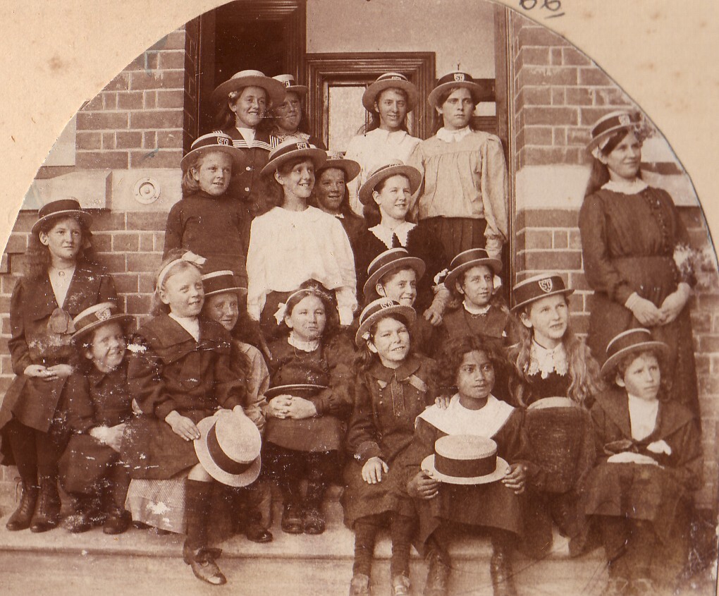 Girls on steps - 1913