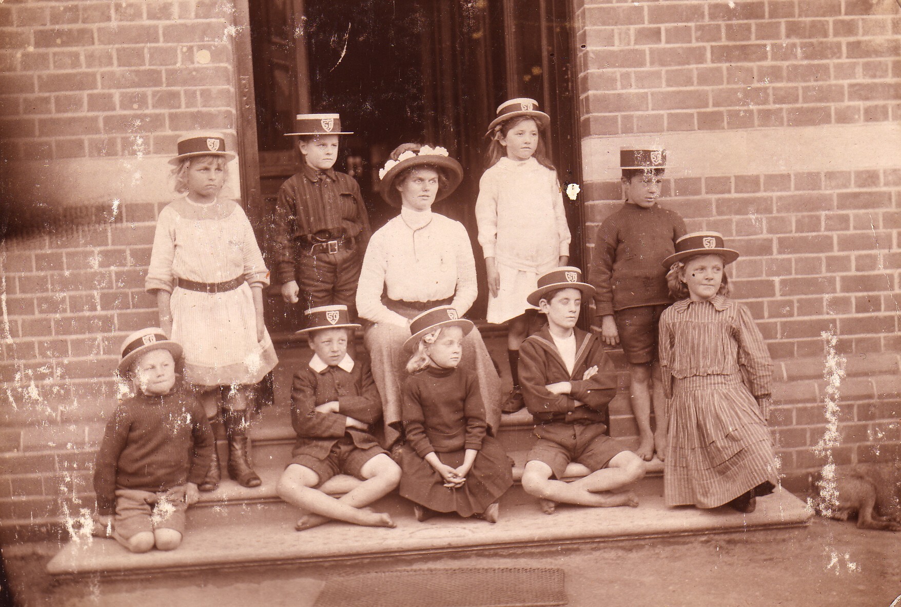 Miss Toswill &amp; class - 1913 
