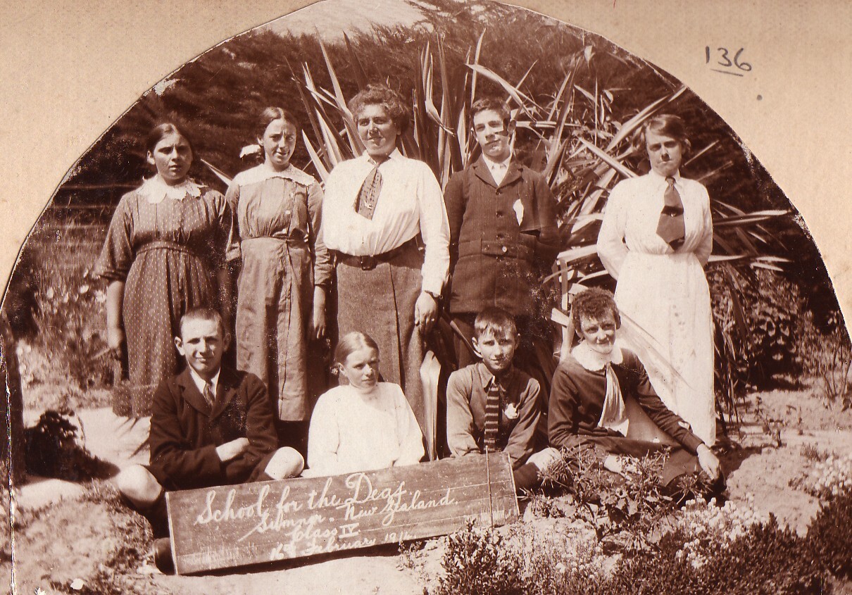 Miss J Paul and Class - 1914 