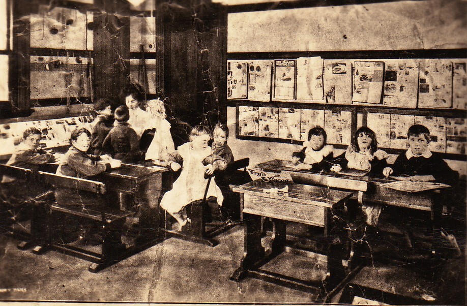 Miss Reid and Class - 1914