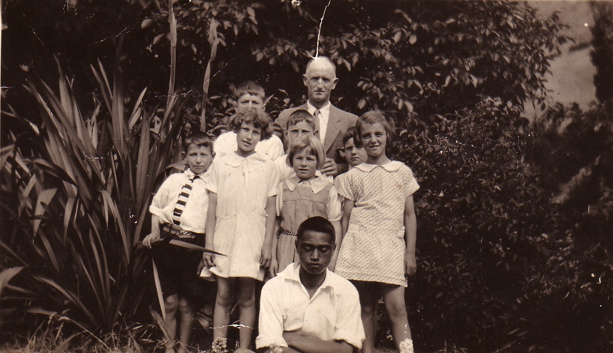 Mr Alan Young and Students - 1922