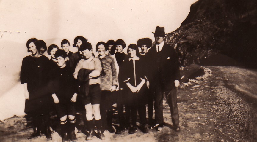 Mr Crawford &amp; Students - 1913