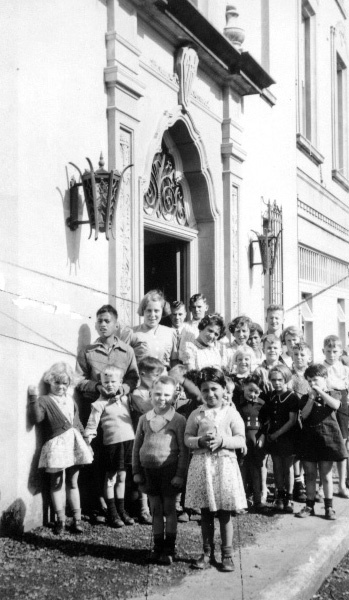 Group Class Photo - 1946