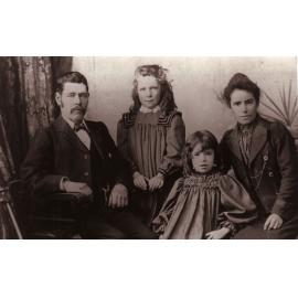 Illingworth Family - 1900 
