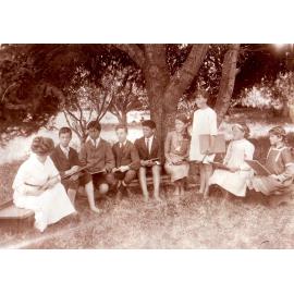 Miss Toswill and Class - 1914
